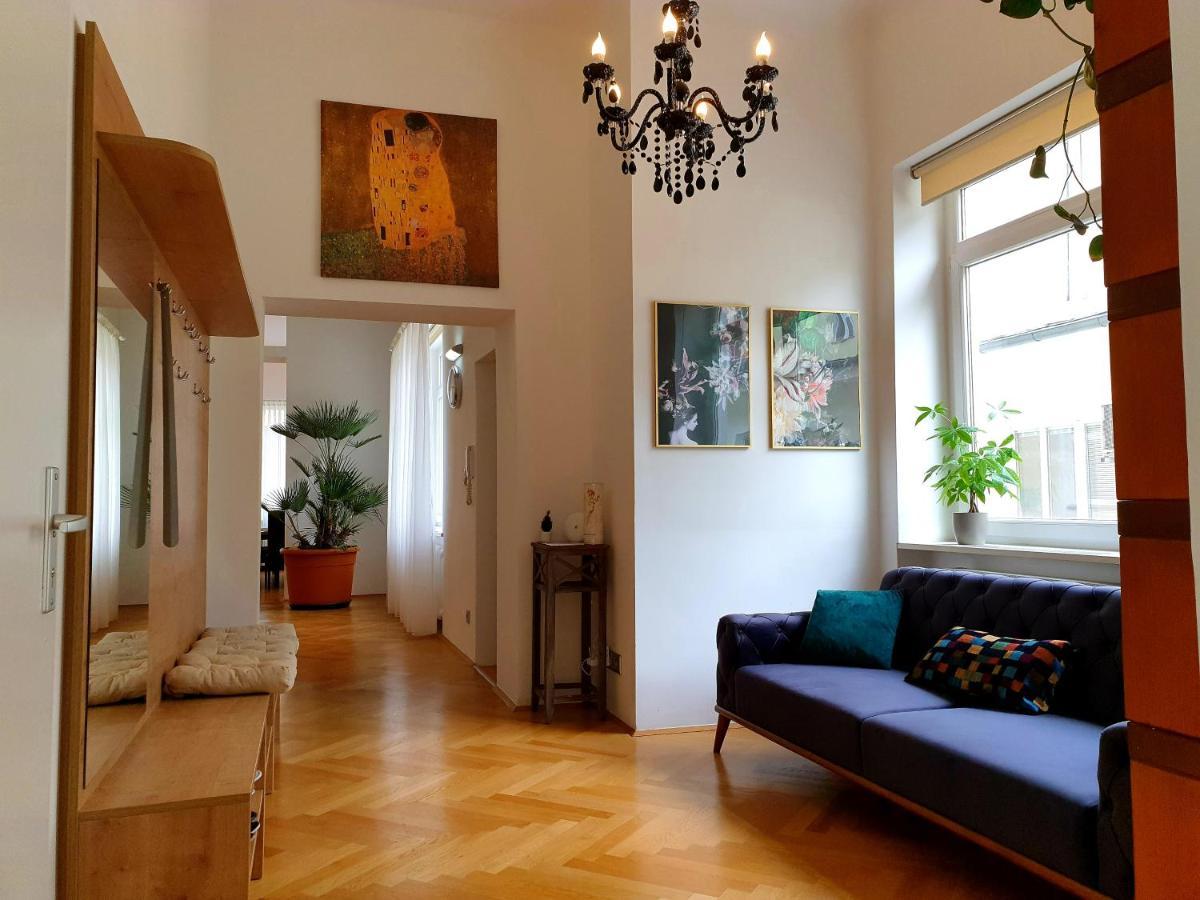 Sunny And Spacious Near Centre Apartment Wien